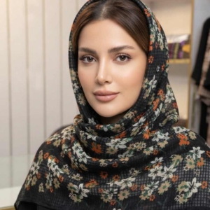 روسری مشکی گلدار نخ پاییزه کندویی کد68