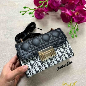 کیف دخترانه صندوقی سفید و مشکی